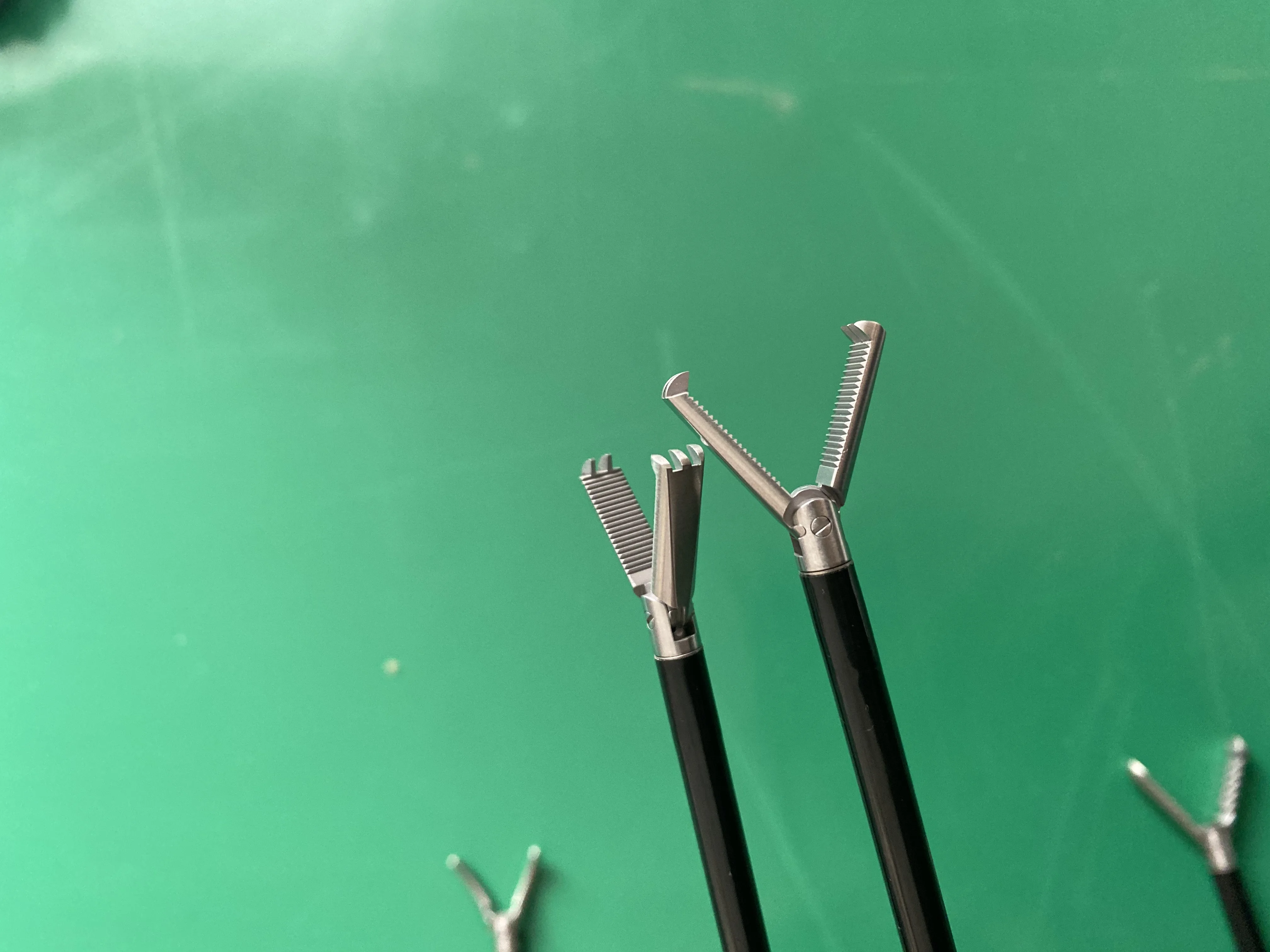 5mm laparoskopu Žiurkės dantis 2+3 du kartus veiksmų grabus pincetai Y807.07
