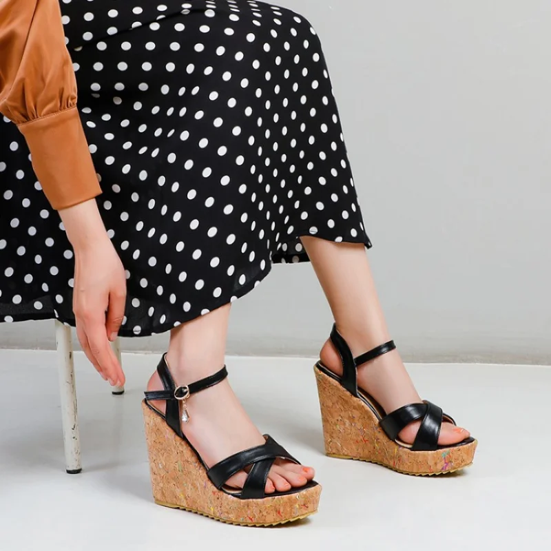 vasaros Naują stilių mados Žuvų snapas Susiduria kojų aukštakulnį moterų sandalai Kietas PU Dirželio Sagtis Pleištai moterys sandalai aukštos 12cm